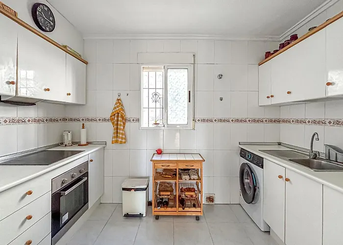 2 Bedroom Stunning In *